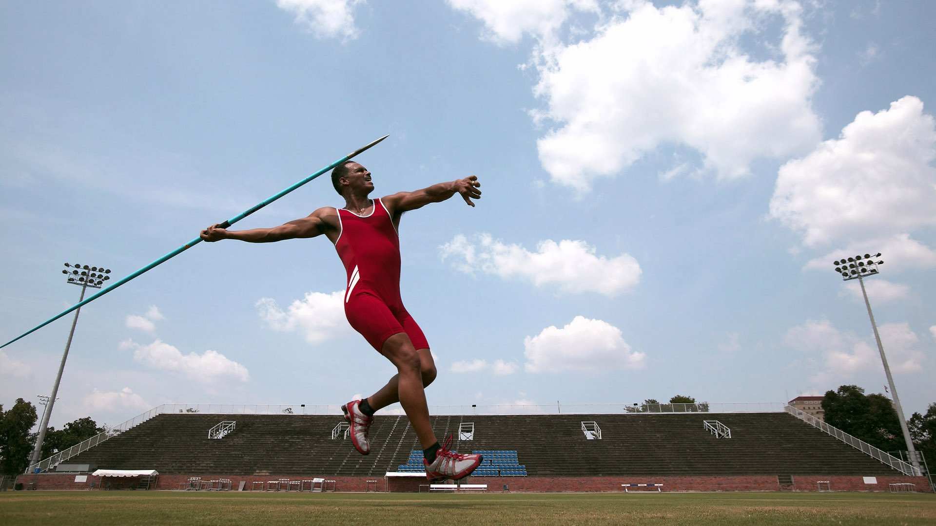 专业裁判员队伍不断壮大，确保比赛公平公正环境，专职裁判员